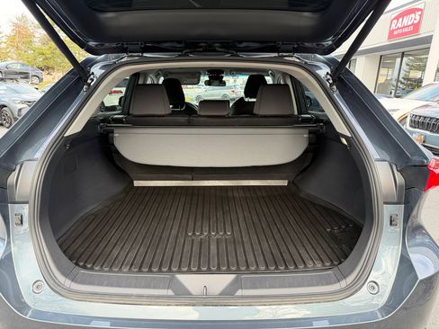 Used 2024 Toyota Venza LE image 8