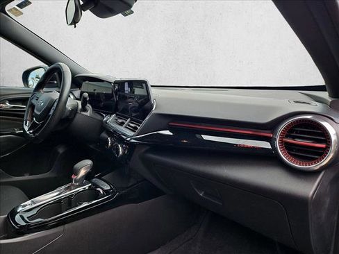 Used 2025 Chevrolet Trax RS w/ Driver Confidence Package image 14