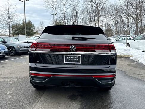 Used 2024 Volkswagen Atlas Cross Sport SE w/ Panoramic Sunroof Package image 5