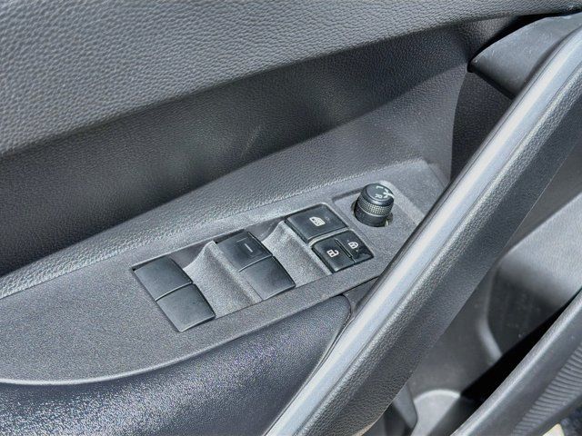 Used 2023 Toyota Corolla Cross XLE FWD image 21