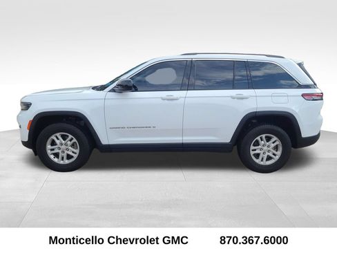 Used 2023 Jeep Grand Cherokee Laredo w/ Luxury Tech Group I AWD/4WD image 4