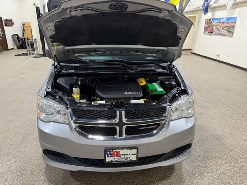 Used 2017 Dodge Grand Caravan SE FWD image 46