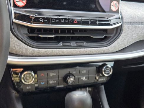 Certified 2024 Jeep Compass Latitude image 16