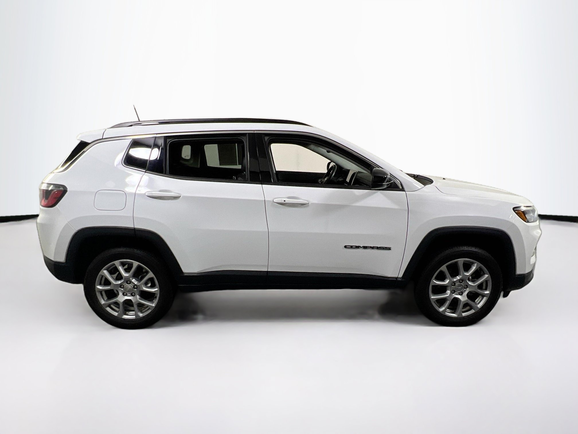 Used 2022 Jeep Compass Latitude AWD/4WD image 4