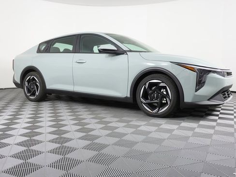 New 2025 Kia K4 EX image 3