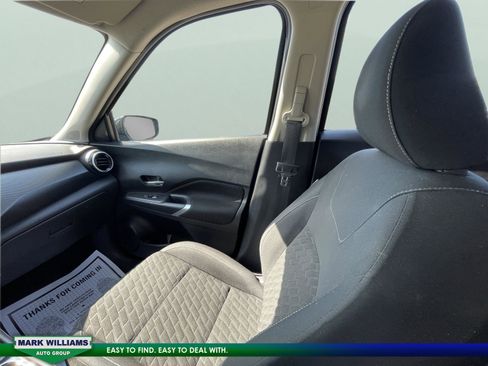 Used 2023 Nissan Kicks SV image 28