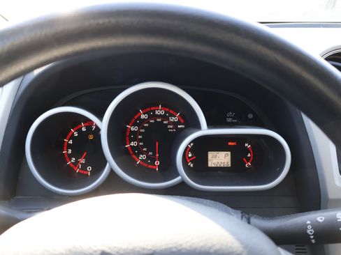 Used 2010 Pontiac Vibe w/ Preferred Package image 31