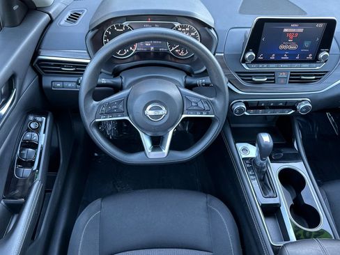 Used 2023 Nissan Altima 2.5 SV image 14