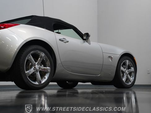 Used 2007 Pontiac Solstice GXP w/ Premium Package RWD image 27