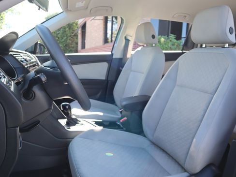 Used 2020 Volkswagen Tiguan S image 23