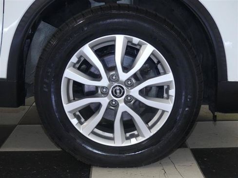 Used 2017 Nissan Rogue SV AWD/4WD image 28