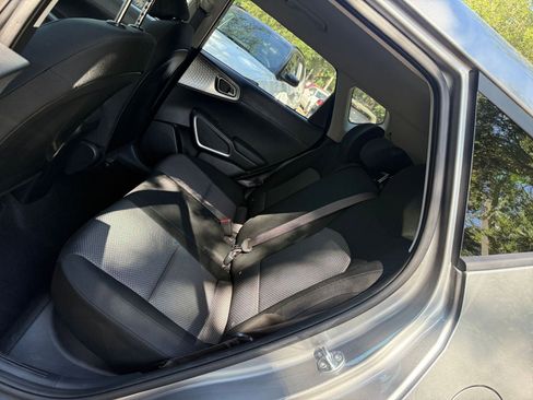 Used 2025 Kia Soul LX w/ LX Technology Package FWD image 34
