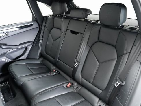 Used 2025 Porsche Macan image 28