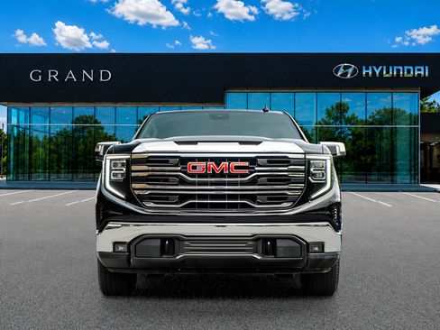 Used 2025 GMC Sierra 1500 SLT AWD/4WD image 9