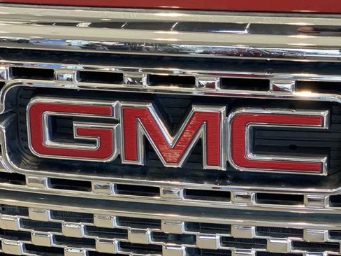 Used 2019 GMC Acadia Denali w/ Technology Package AWD/4WD image 10