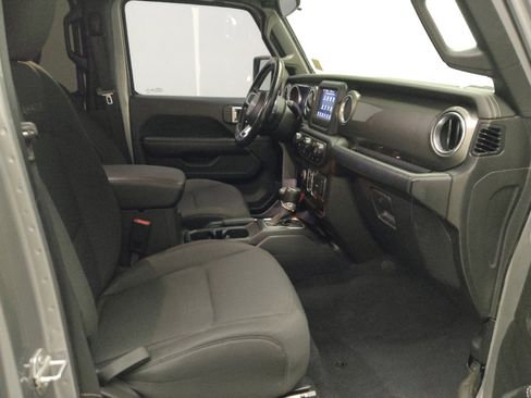 Used 2020 Jeep Wrangler Unlimited Sahara AWD/4WD image 21