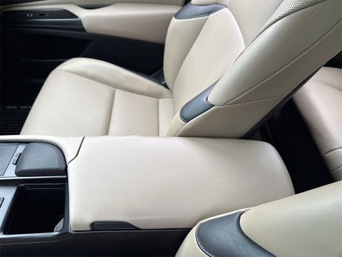 Used 2020 Lexus ES 300h w/ Premium Package image 21