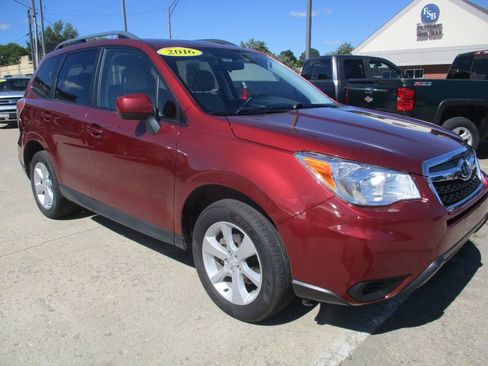 Used 2016 Subaru Forester 2.5i Premium w/ All-Weather Package AWD/4WD image 8