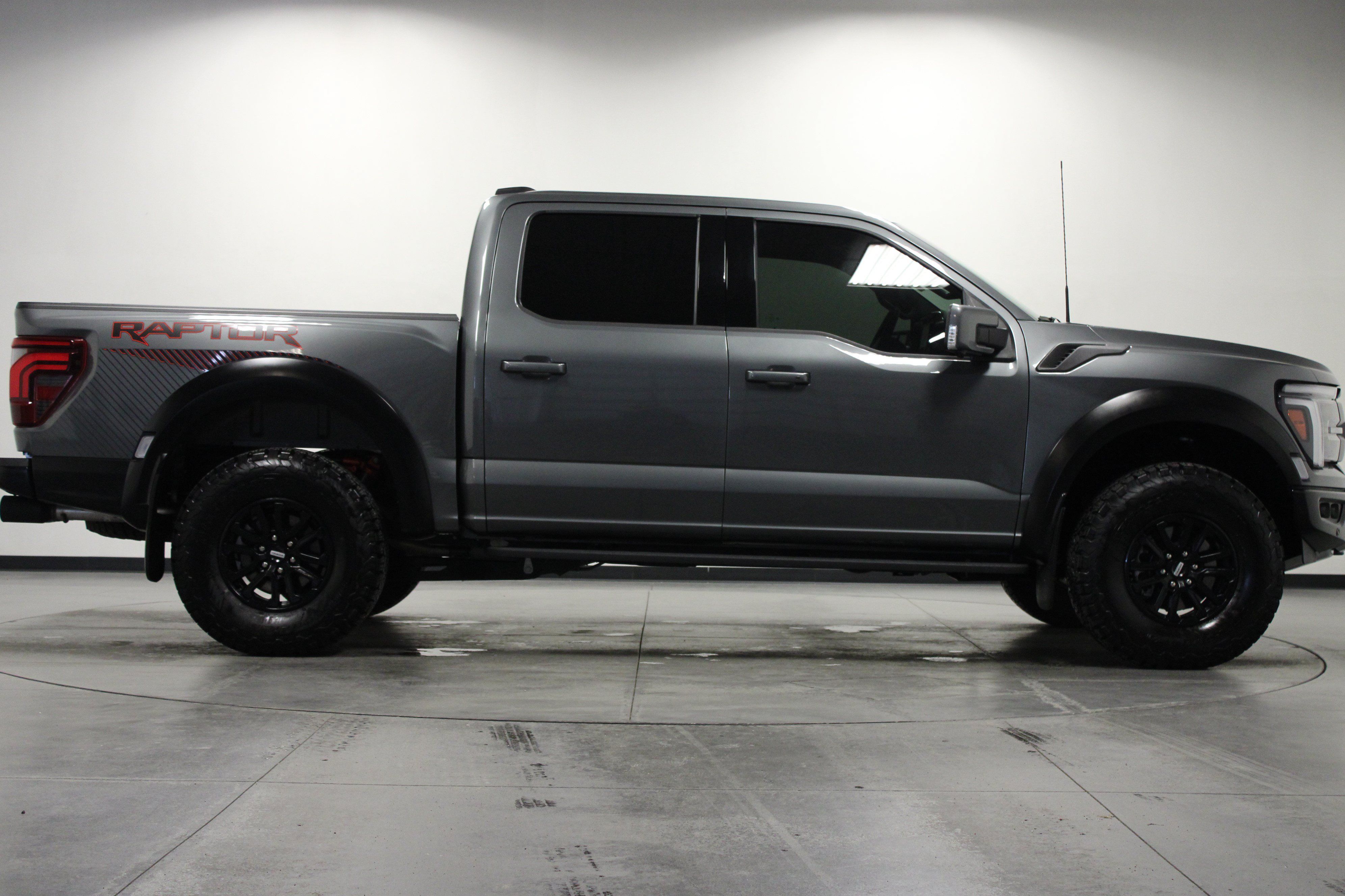 Used 2025 Ford F150 Raptor AWD/4WD image 3