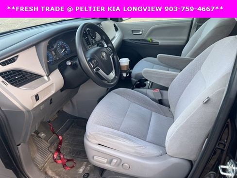 Used 2020 Toyota Sienna LE image 7