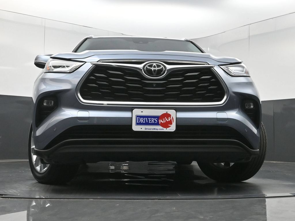 Used 2024 Toyota Highlander Limited FWD image 29