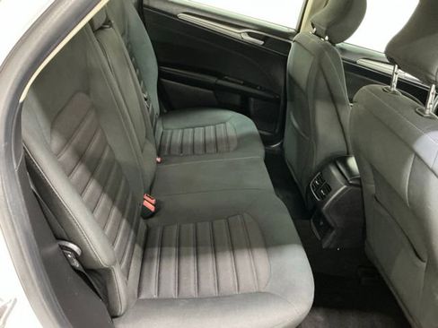 Used 2019 Ford Fusion SE FWD image 17