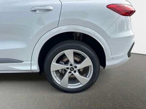 New 2025 Audi Q5 Prestige image 11