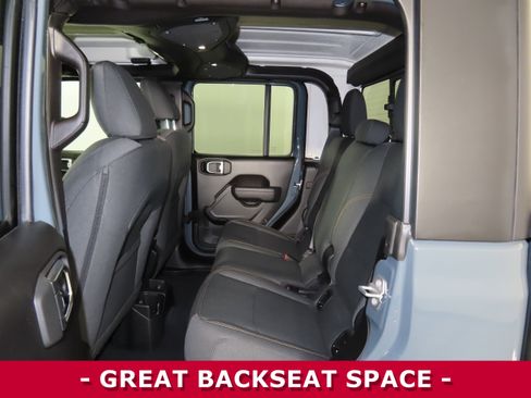 Used 2025 Jeep Gladiator Sport image 10