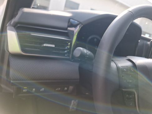 Used 2025 Toyota Camry SE w/ Convenience Package image 18