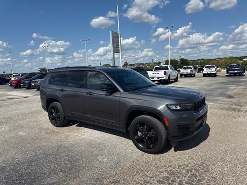 Used 2023 Jeep Grand Cherokee L Laredo AWD/4WD image 10