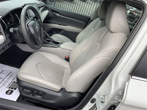 Used 2024 Toyota Camry SE image 18