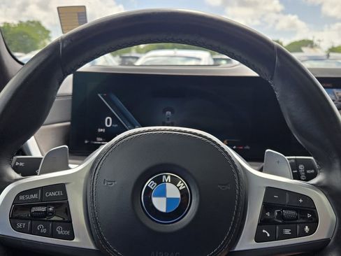 Used 2023 BMW X7 xDrive40i w/ M Sport Package AWD/4WD image 19
