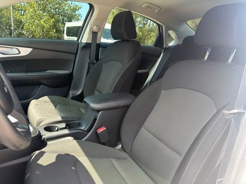 Used 2023 Kia Forte LXS w/ LXS Technology Package FWD image 17