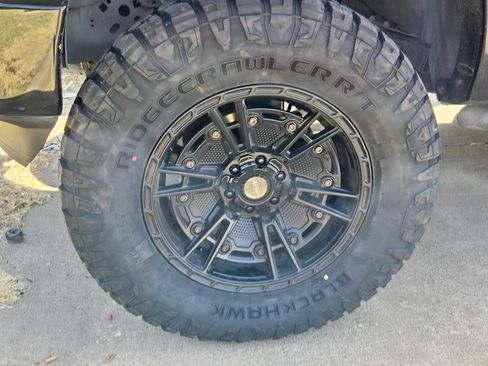 Used 2022 Ford F150 Lariat w/ Equipment Group 502A High AWD/4WD image 9