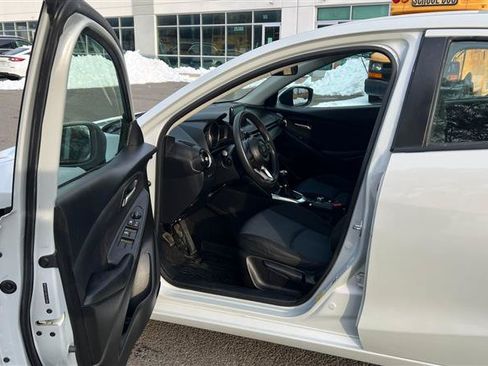 Used 2019 Toyota Yaris LE FWD image 15