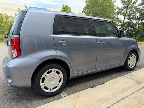 Used 2011 Scion xB FWD image 16