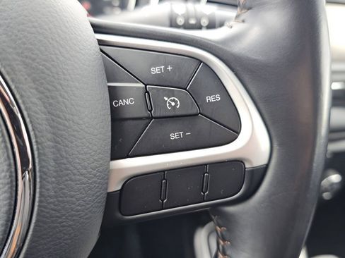 Used 2018 Jeep Compass Latitude image 9