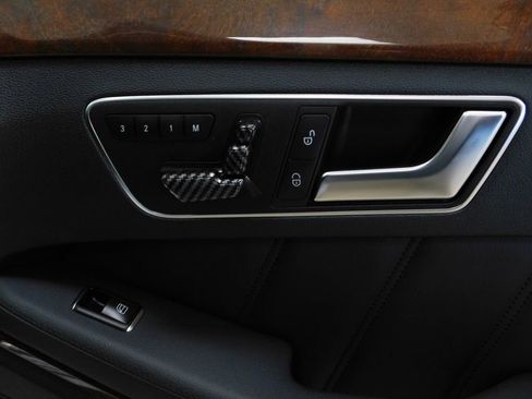 Used 2013 Mercedes-Benz E 350 4MATIC Sedan image 91