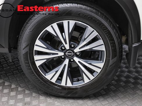 Used 2023 Nissan Rogue SV AWD/4WD image 8