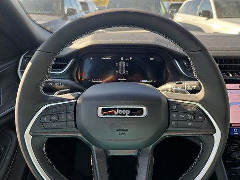 New 2025 Jeep Grand Cherokee Limited image 9