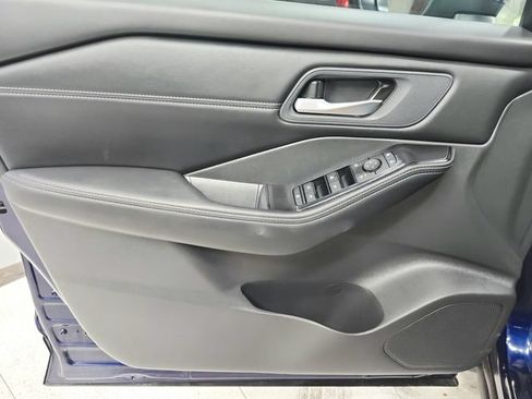 Used 2025 Nissan Rogue SV w/ SV Premium Package FWD image 31