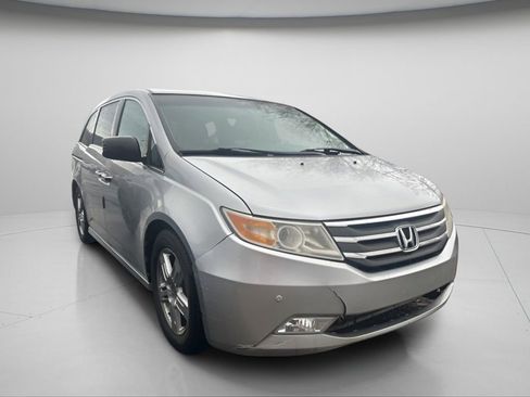Used 2011 Honda Odyssey Touring image 2