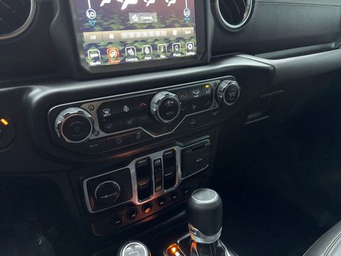 Used 2022 Jeep Wrangler Unlimited Sahara w/ Cold Weather Group AWD/4WD image 27