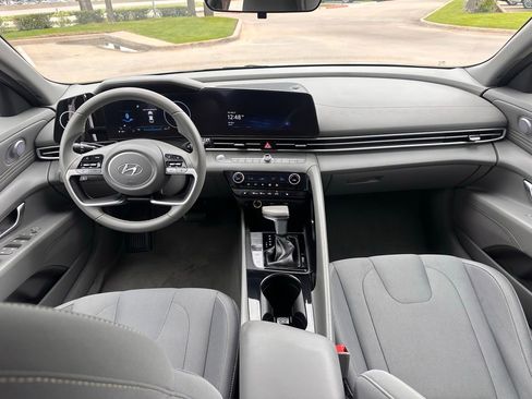 Used 2023 Hyundai Elantra SEL w/ Convenience Package image 15