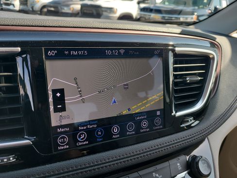 Used 2020 Chrysler Pacifica Limited FWD image 21
