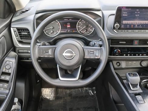 Used 2024 Nissan Rogue SV image 18