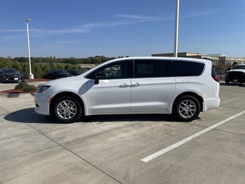 New 2026 Chrysler Voyager LX image 2