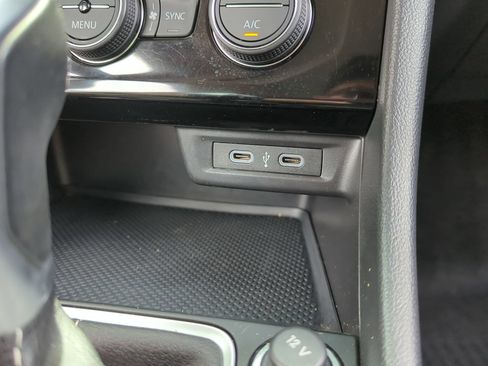 Used 2023 Volkswagen Jetta SE w/ Panoramic Sunroof Package FWD image 28
