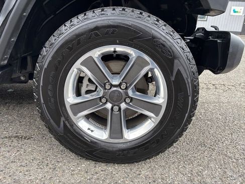 Used 2021 Jeep Wrangler Unlimited Sahara w/ Uconnect 4C Nav & Sound Group AWD/4WD image 26