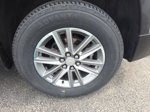 Used 2023 Chevrolet Traverse LT FWD image 18